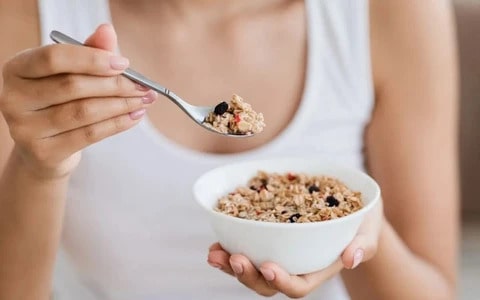 Có nên ăn gạo lứt hàng ngày? Lợi ích cho giảm cân, ăn chay, tiểu đường